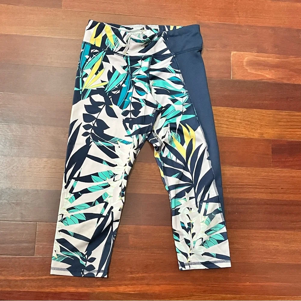 Old Navy Active Girls Capri Leggings Size L 10-12 Leaf Print